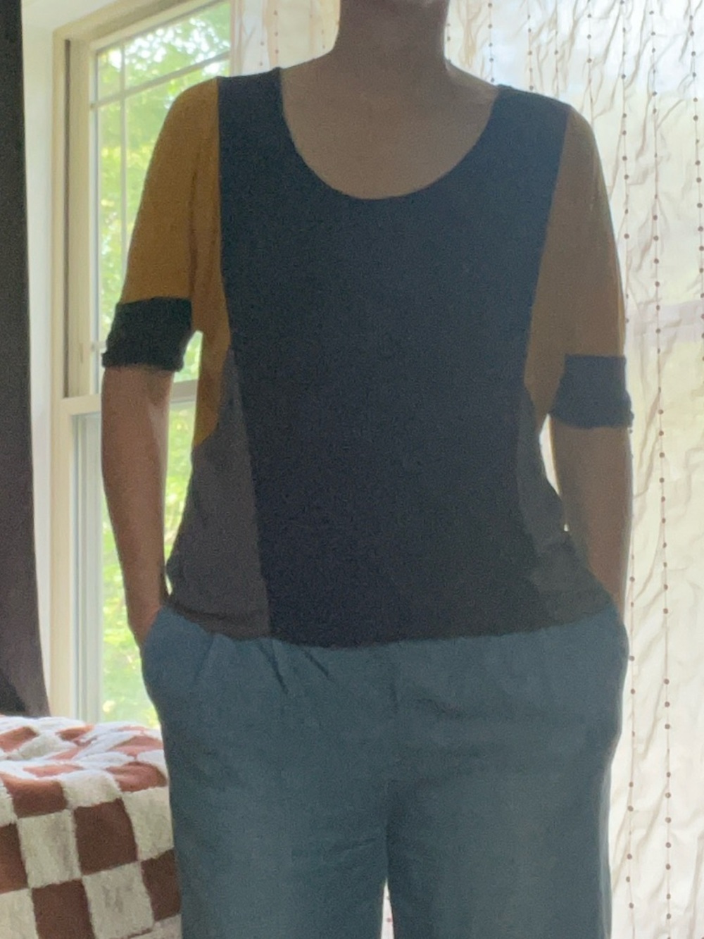 Drapey color-blocked tee - Picture 5 of 5